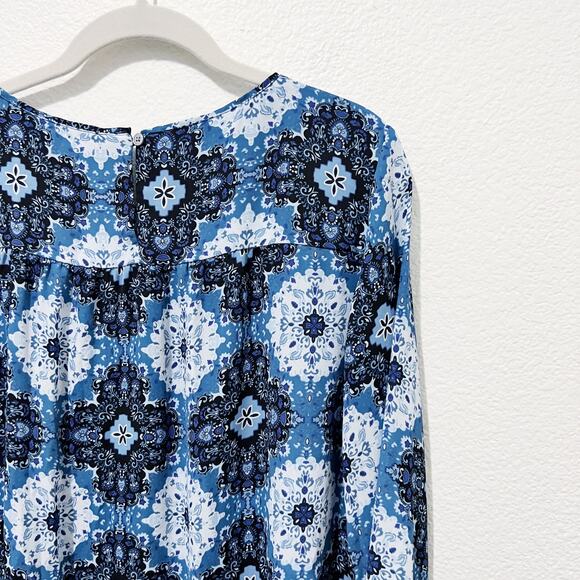 [LOFT] Blue Paisley Medallion Pintucked Long Sleeve Tie Cuff Blouse Sz Medium M - Picture 5 of 12